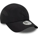 kapa-zaobljena-crna-snapback-runner-tech-midi-new-york-yankees-mlb-new-era