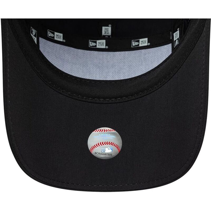 kapa-zaobljena-crna-snapback-runner-tech-midi-new-york-yankees-mlb-new-era