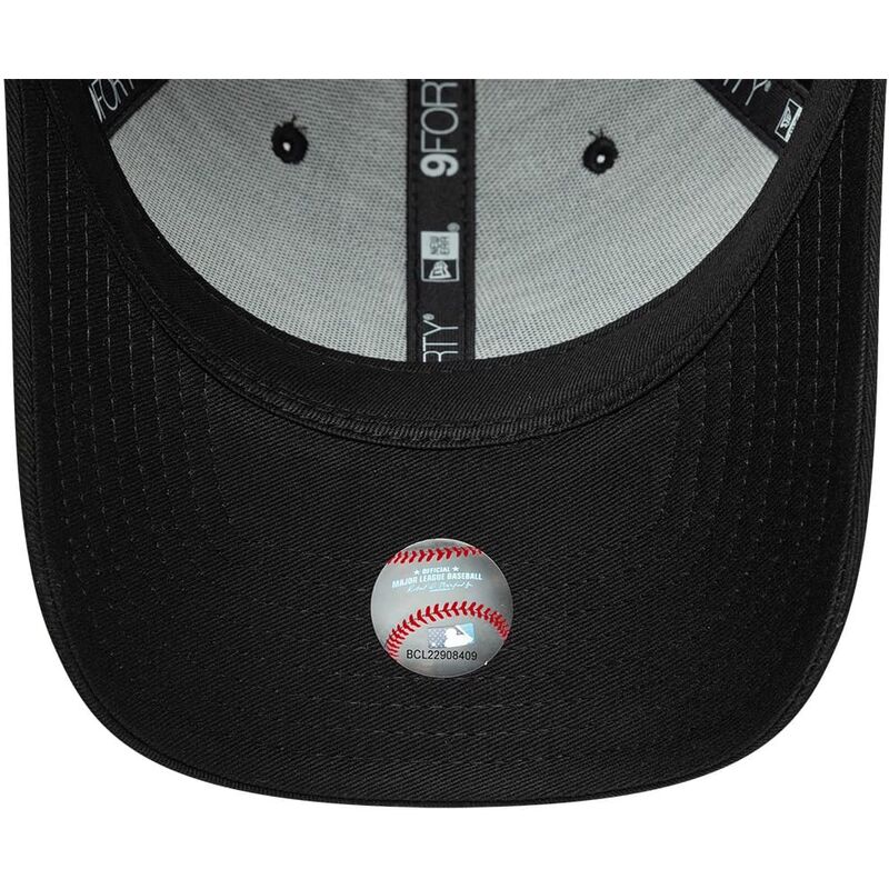 kapa-zaobljena-crna-snapback-9forty-m-crown-new-york-yankees-mlb-new-era