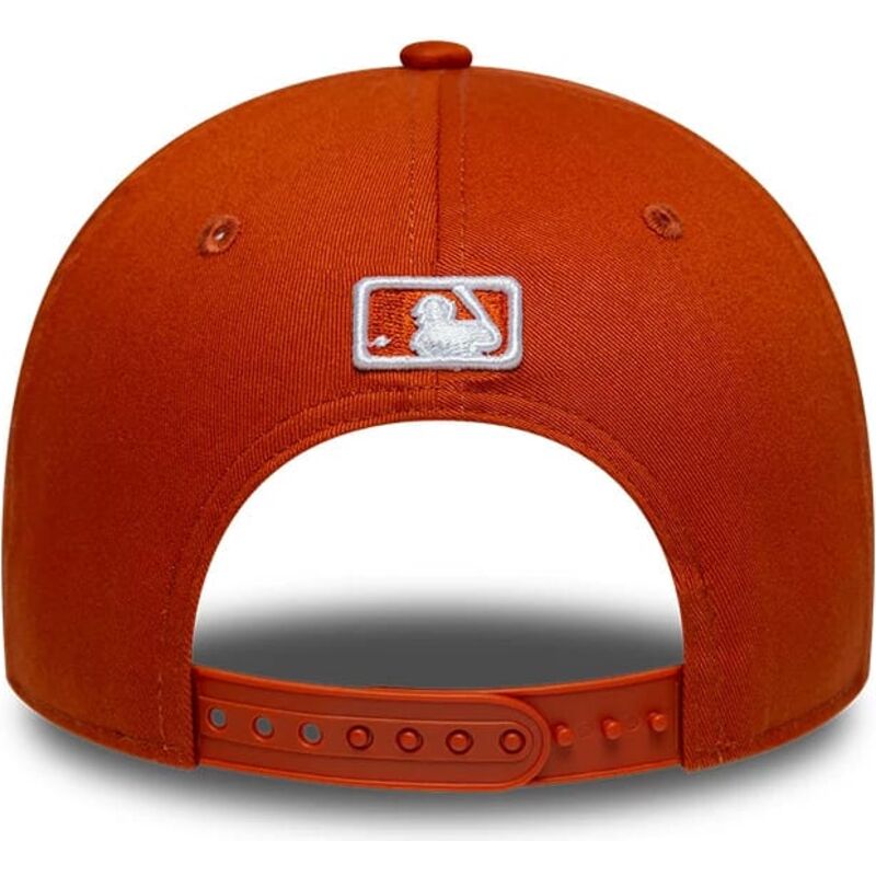 kapa-zaobljena-narancasta-snapback-9forty-m-crown-new-york-yankees-mlb-new-era