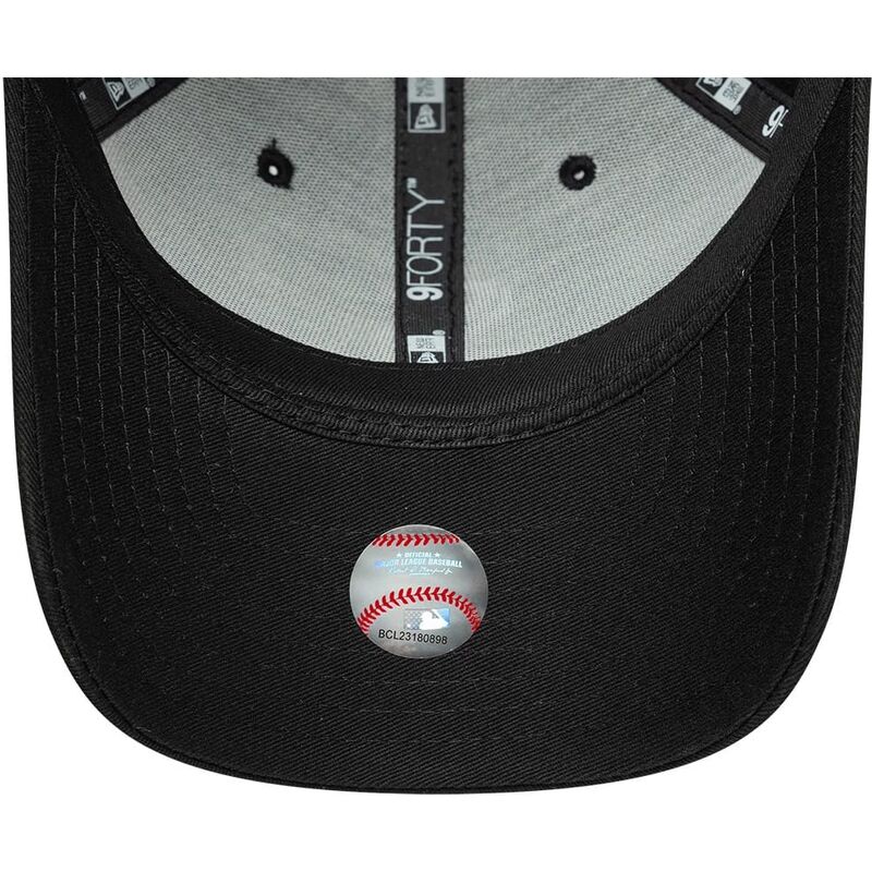 kapa-zaobljena-crna-snapback-9forty-m-crown-side-script-chicago-white-sox-mlb-new-era