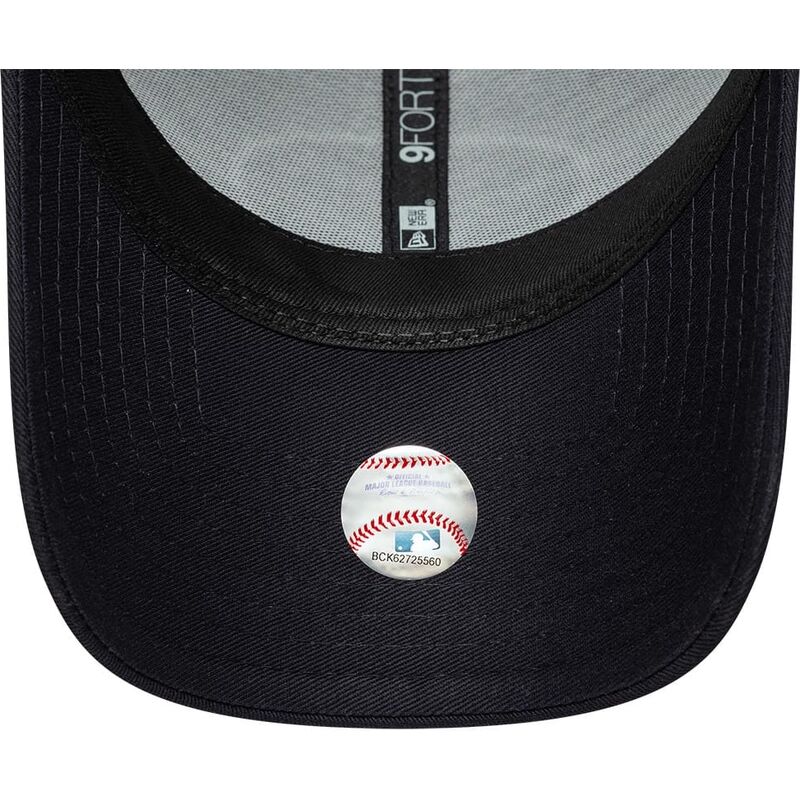 kapa-zaobljena-mornarsko-plava-podesiv-9forty-patch-new-york-yankees-mlb-new-era