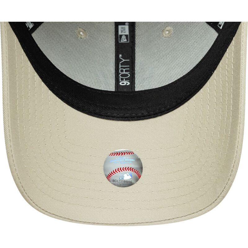 kapa-zaobljena-bez-podesiv-9forty-league-essential-new-york-yankees-mlb-new-era