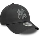 kapa-zaobljena-siva-podesiv-9forty-metallic-outline-new-york-yankees-mlb-new-era