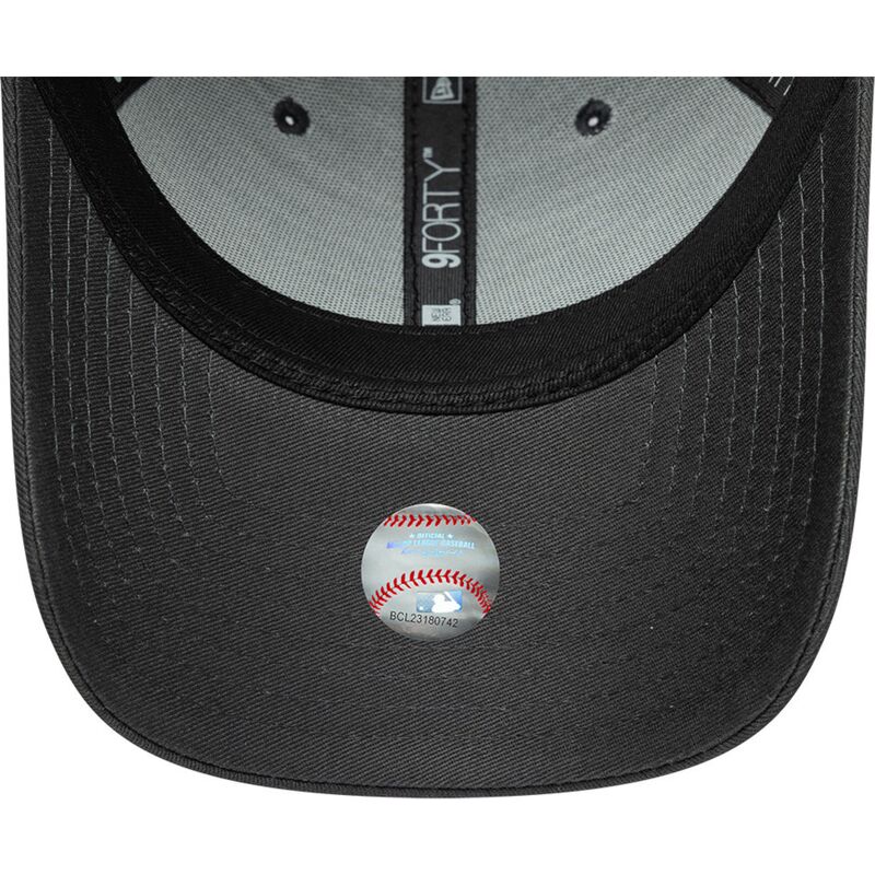 kapa-zaobljena-siva-podesiv-9forty-metallic-outline-new-york-yankees-mlb-new-era
