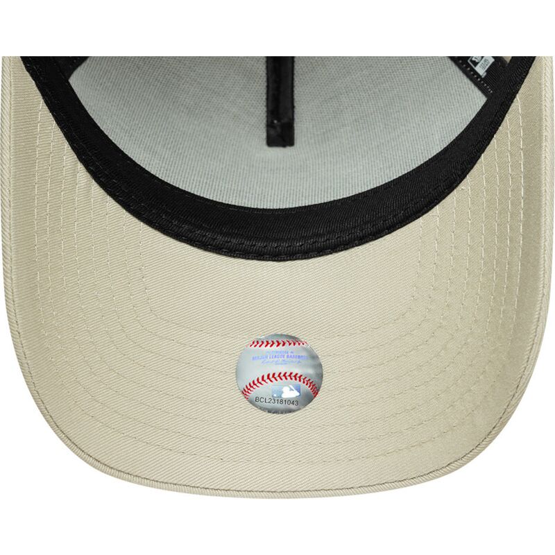 kapa-zaobljena-bez-snapback-dorado-e-frame-metallic-outline-new-york-yankees-mlb-new-era