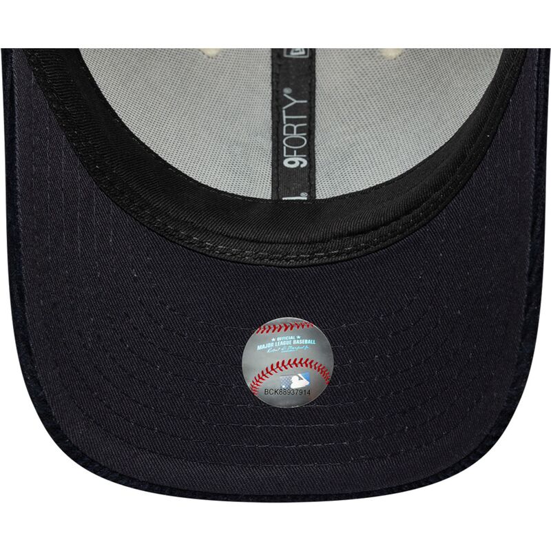 kapa-zaobljena-bez-podesiv-9forty-m-crown-cord-new-york-yankees-mlb-new-era