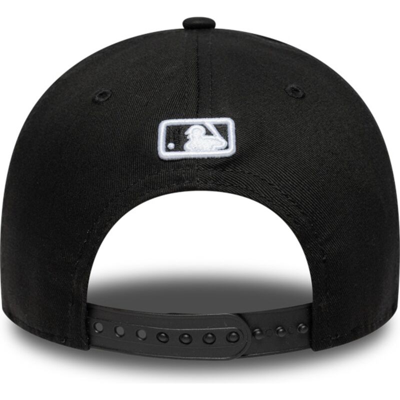 kapa-zaobljena-crna-snapback-9forty-m-crown-new-york-yankees-mlb-new-era