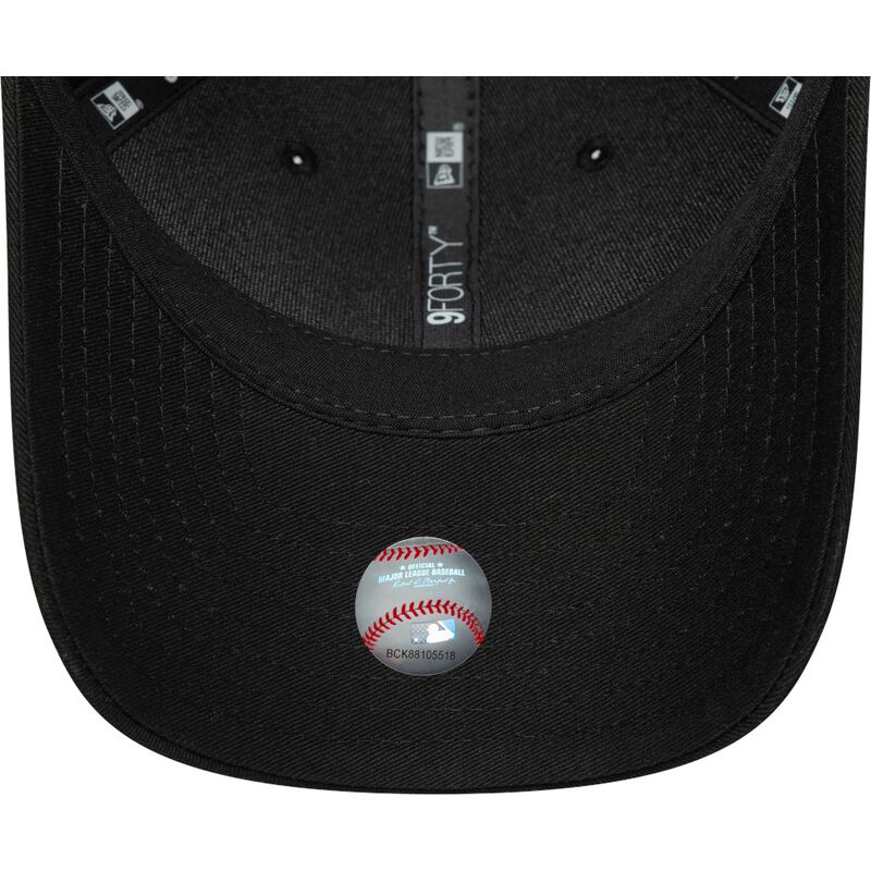 kapa-zaobljena-crna-snapback-9forty-m-crown-new-york-yankees-mlb-new-era