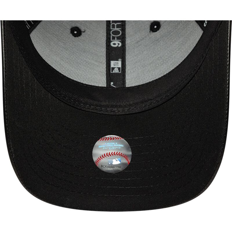 kapa-zaobljena-crna-snapback-9forty-m-crown-pu-diamante-new-york-yankees-mlb-new-era