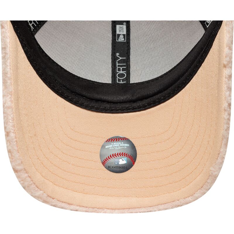 kapa-zaobljena-ruzicasta-snapback-za-djecu-rosa-9forty-m-crown-winter-borg-new-york-yankees-mlb-new-era