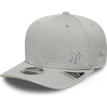 Kapa zaobljena siva snapback 9SEVENTY Stretch Snap Mesh Flawless New York Yankees MLB New Era