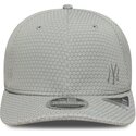 kapa-zaobljena-siva-snapback-9seventy-stretch-snap-mesh-flawless-new-york-yankees-mlb-new-era
