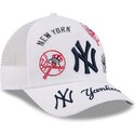kapa-zaobljena-bijela-snapback-9forty-m-crown-a-frame-all-over-new-york-yankees-mlb-new-era