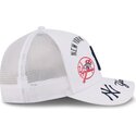 kapa-zaobljena-bijela-snapback-9forty-m-crown-a-frame-all-over-new-york-yankees-mlb-new-era