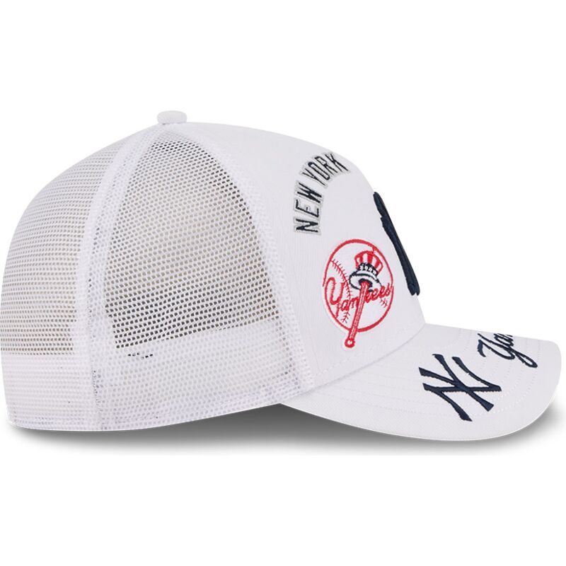 kapa-zaobljena-bijela-snapback-9forty-m-crown-a-frame-all-over-new-york-yankees-mlb-new-era