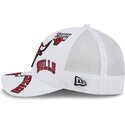 kapa-zaobljena-bijela-snapback-9forty-m-crown-a-frame-all-over-chicago-bulls-nba-new-era