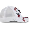 kapa-zaobljena-bijela-snapback-9forty-m-crown-a-frame-all-over-chicago-bulls-nba-new-era