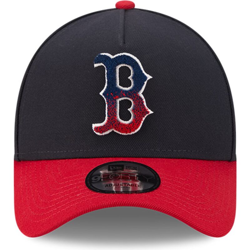 kapa-zaobljena-mornarsko-plava-snapback-9forty-a-frame-na-lifestyle-f1-boston-red-sox-mlb-new-era kapa-zaobljena-mornarsko-plava-snapback-9forty-a-frame-na-lifestyle-f1-boston-red-sox-mlb-new-era