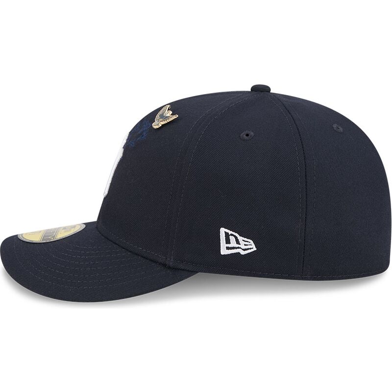 kapa-zaobljena-mornarsko-plava-prilagodena-59fifty-pin-na-lifestyle-f1-new-york-yankees-mlb-new-era