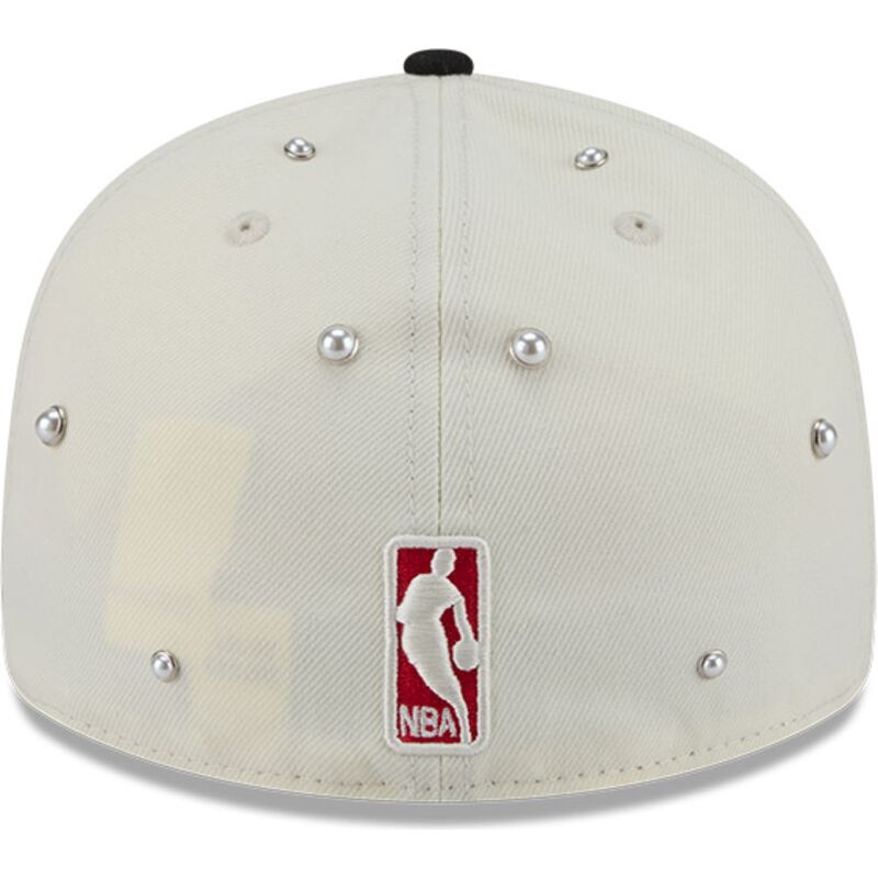 kapa-zaobljena-bez-prilagodena-59fifty-beads-na-lifestyle-f1-chicago-bulls-nba-new-era