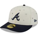 kapa-zaobljena-bez-prilagodena-59fifty-beads-na-lifestyle-f1-atlanta-braves-mlb-new-era