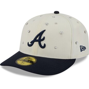 Kapa zaobljena bež prilagođena 59FIFTY Beads NA Lifestyle F1 Atlanta Braves MLB New Era