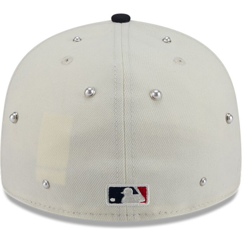 kapa-zaobljena-bez-prilagodena-59fifty-beads-na-lifestyle-f1-atlanta-braves-mlb-new-era kapa-zaobljena-bez-prilagodena-59fifty-beads-na-lifestyle-f1-atlanta-braves-mlb-new-era