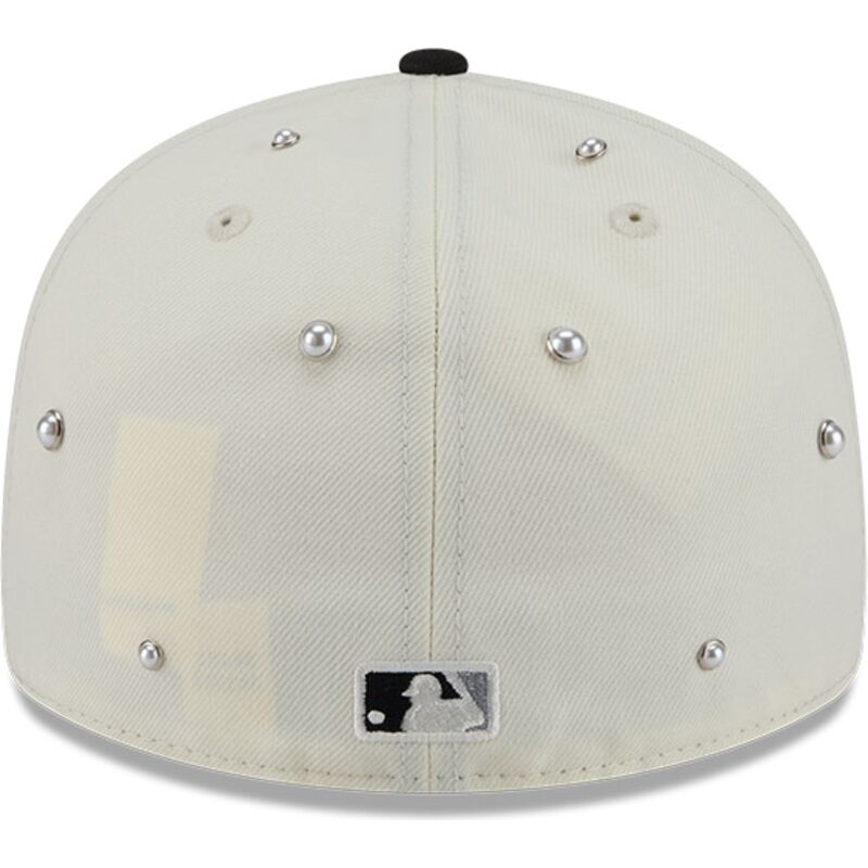 kapa-zaobljena-bez-prilagodena-59fifty-beads-na-lifestyle-f1-chicago-white-sox-mlb-new-era kapa-zaobljena-bez-prilagodena-59fifty-beads-na-lifestyle-f1-chicago-white-sox-mlb-new-era