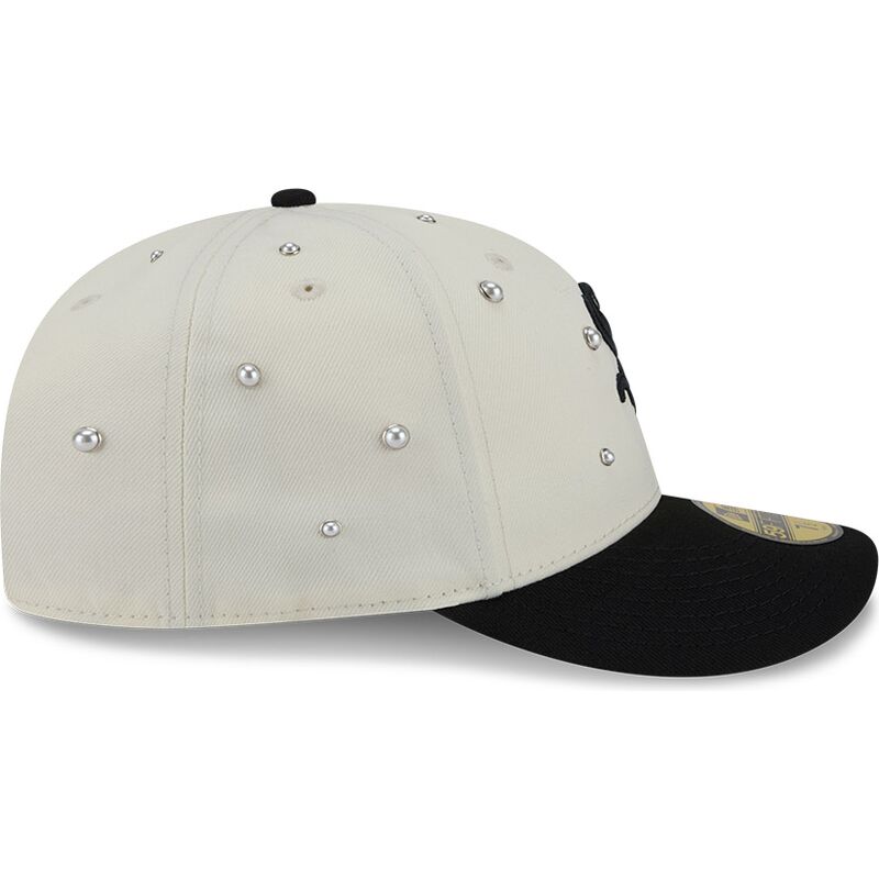 kapa-zaobljena-bez-prilagodena-59fifty-beads-na-lifestyle-f1-chicago-white-sox-mlb-new-era kapa-zaobljena-bez-prilagodena-59fifty-beads-na-lifestyle-f1-chicago-white-sox-mlb-new-era