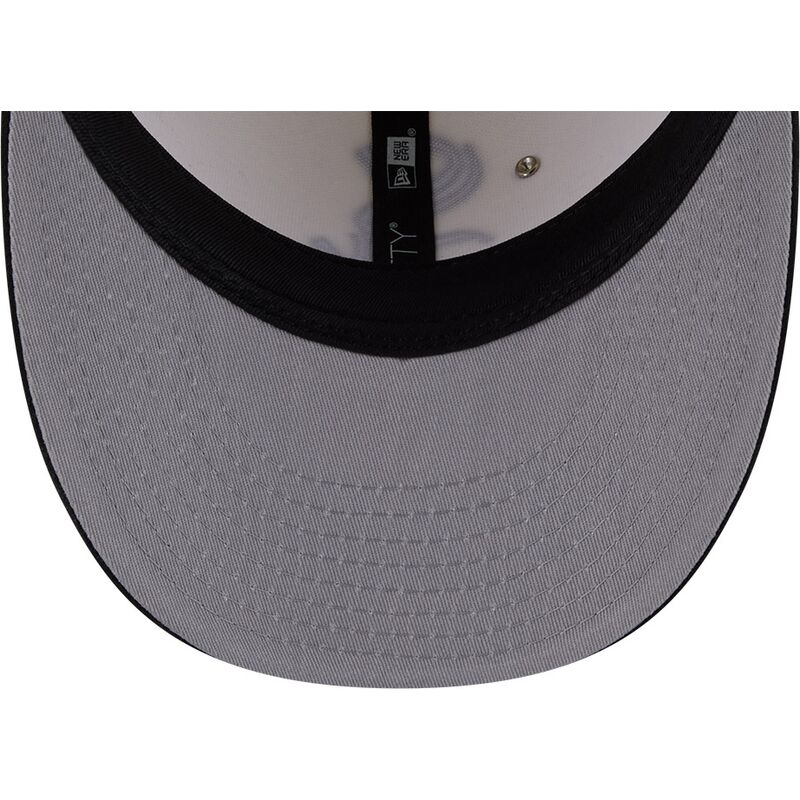 kapa-zaobljena-bez-prilagodena-59fifty-beads-na-lifestyle-f1-chicago-white-sox-mlb-new-era kapa-zaobljena-bez-prilagodena-59fifty-beads-na-lifestyle-f1-chicago-white-sox-mlb-new-era
