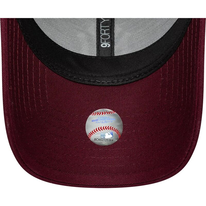 kapa-zaobljena-crvena-podesiv-rosa-9forty-metallic-new-york-yankees-mlb-new-era