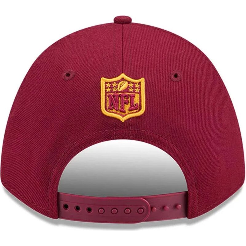 kapa-zaobljena-crvena-snapback-9forty-m-crown-team-washington-commanders-nfl-new-era