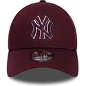 kapa-zaobljena-crvena-podesiv-9forty-team-outline-new-york-yankees-mlb-new-era