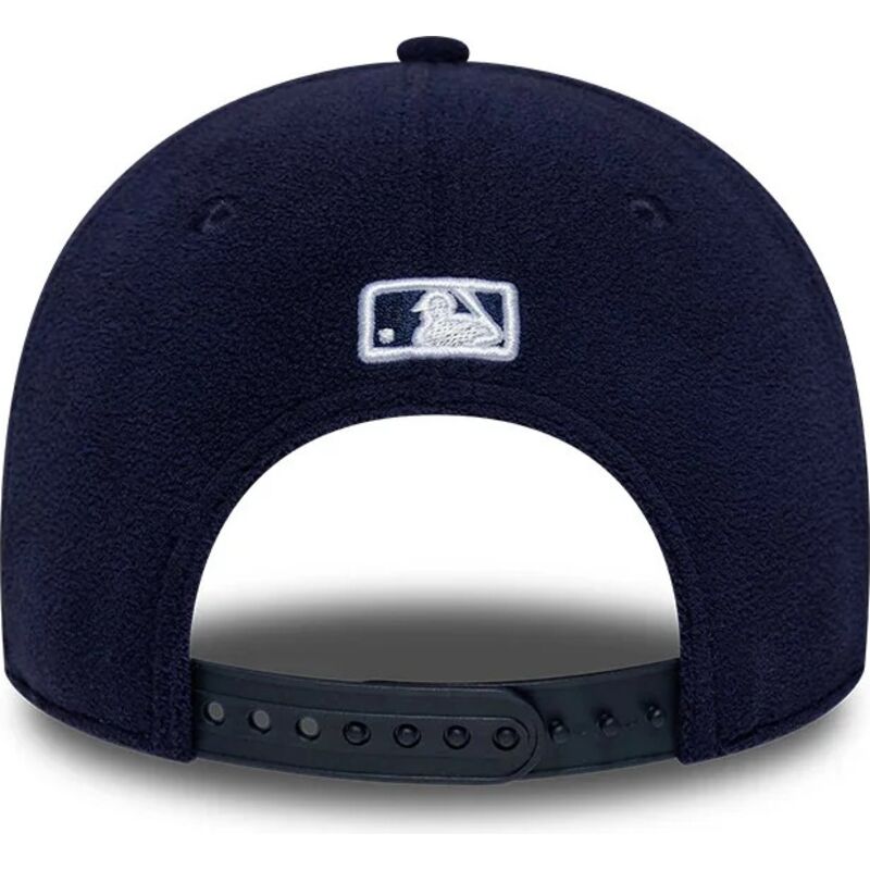 kapa-zaobljena-mornarsko-plava-snapback-9forty-m-crown-fleece-new-york-yankees-mlb-new-era