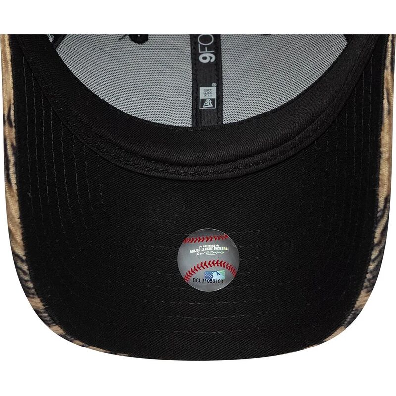 kapa-zaobljena-leopard-podesiv-9forty-ocelot-print-new-york-yankees-mlb-new-era