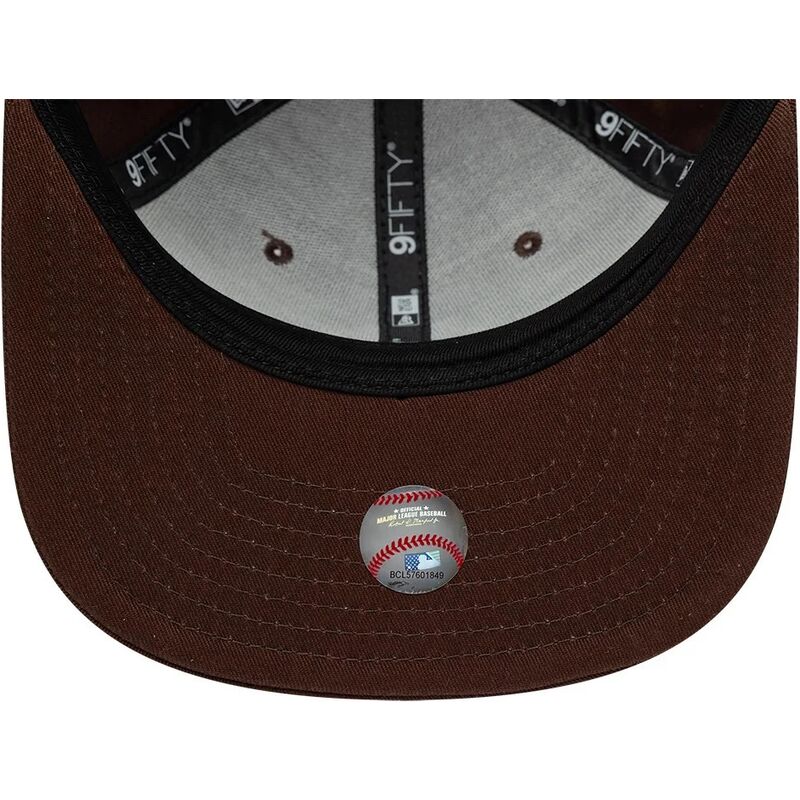 kapa-ravna-smeda-snapback-9fifty-original-fit-league-essential-new-york-yankees-mlb-new-era