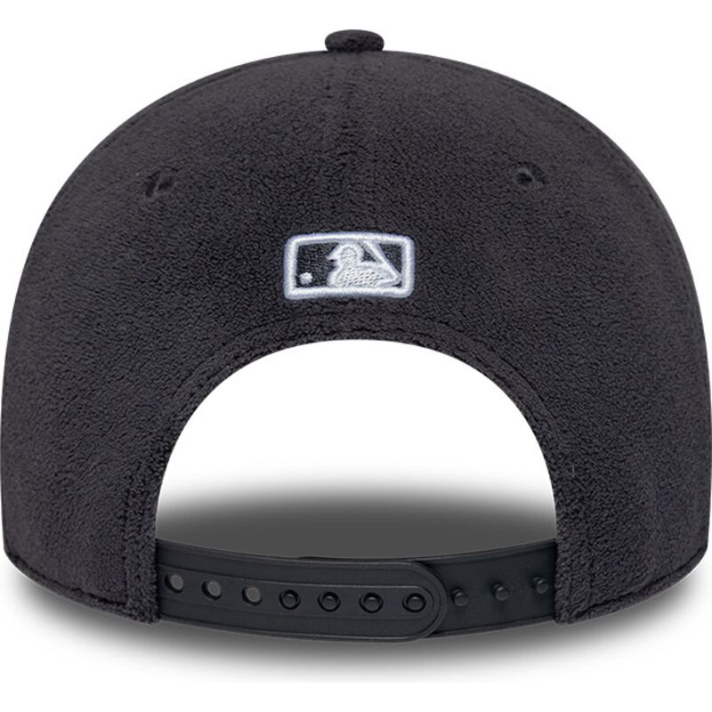 kapa-zaobljena-siva-snapback-9forty-m-crown-fleece-los-angeles-dodgers-mlb-new-era