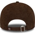 kapa-zaobljena-smeda-podesiv-9twenty-cord-script-new-york-yankees-mlb-new-era