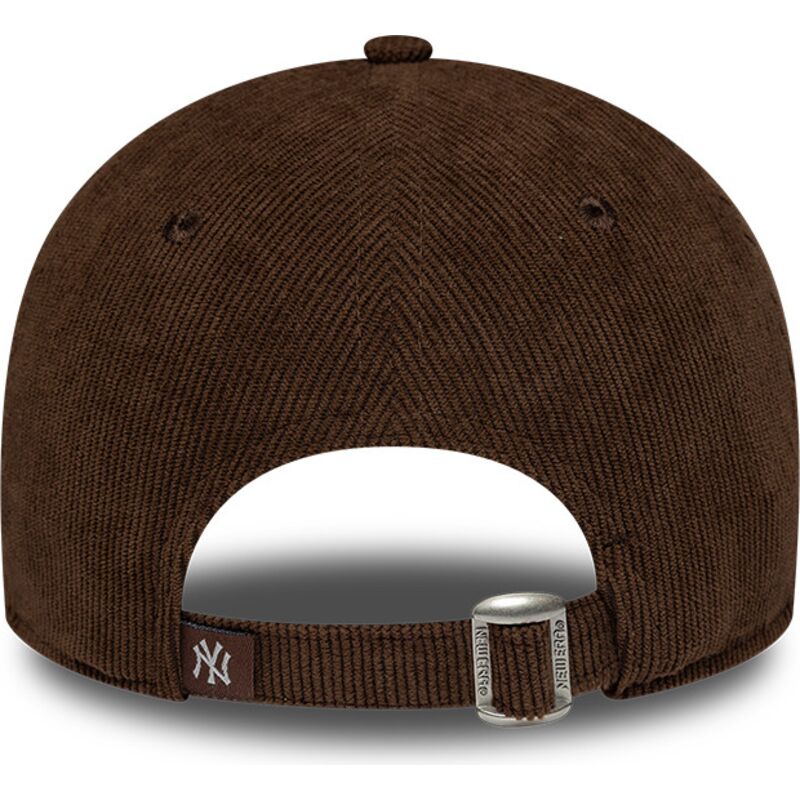 kapa-zaobljena-smeda-podesiv-9twenty-cord-script-new-york-yankees-mlb-new-era