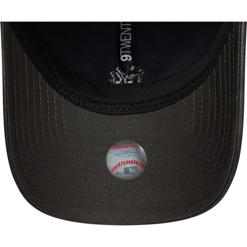 kapa-zaobljena-crna-podesiv-9twenty-washed-pu-new-york-yankees-mlb-new-era kapa-zaobljena-crna-podesiv-9twenty-washed-pu-new-york-yankees-mlb-new-era