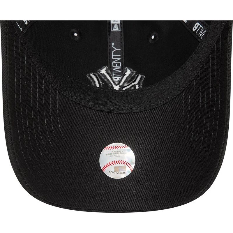 kapa-zaobljena-crna-podesiv-9twenty-league-essential-new-york-yankees-mlb-new-era kapa-zaobljena-crna-podesiv-9twenty-league-essential-new-york-yankees-mlb-new-era