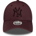 kapa-zaobljena-crvena-podesiv-9forty-league-essential-new-york-yankees-mlb-new-era