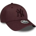kapa-zaobljena-crvena-podesiv-9forty-league-essential-new-york-yankees-mlb-new-era