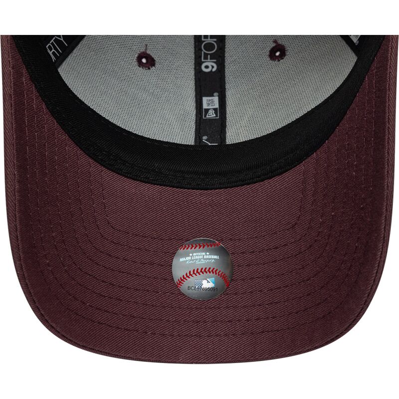 kapa-zaobljena-crvena-podesiv-9forty-league-essential-new-york-yankees-mlb-new-era