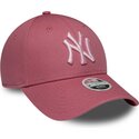 kapa-zaobljena-ruzicasta-podesiv-9forty-league-essential-cas-new-york-yankees-mlb-new-era