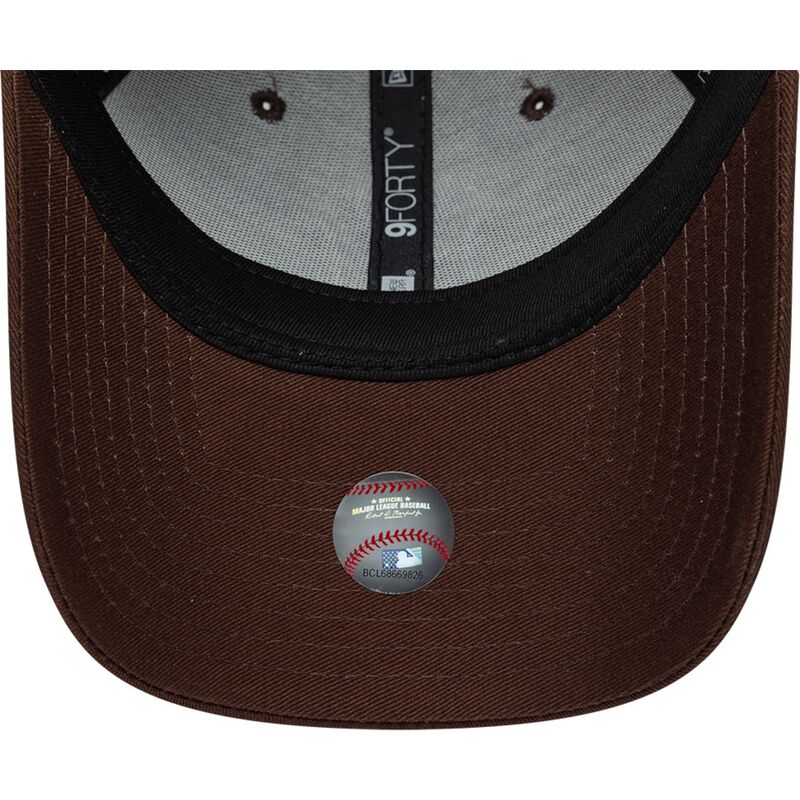 kapa-zaobljena-smeda-podesiv-9forty-league-essential-new-york-yankees-mlb-new-era