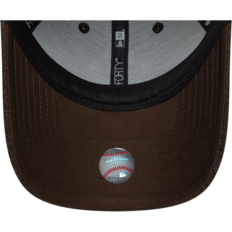 kapa-zaobljena-smeda-snapback-9forty-winter-new-york-yankees-mlb-new-era