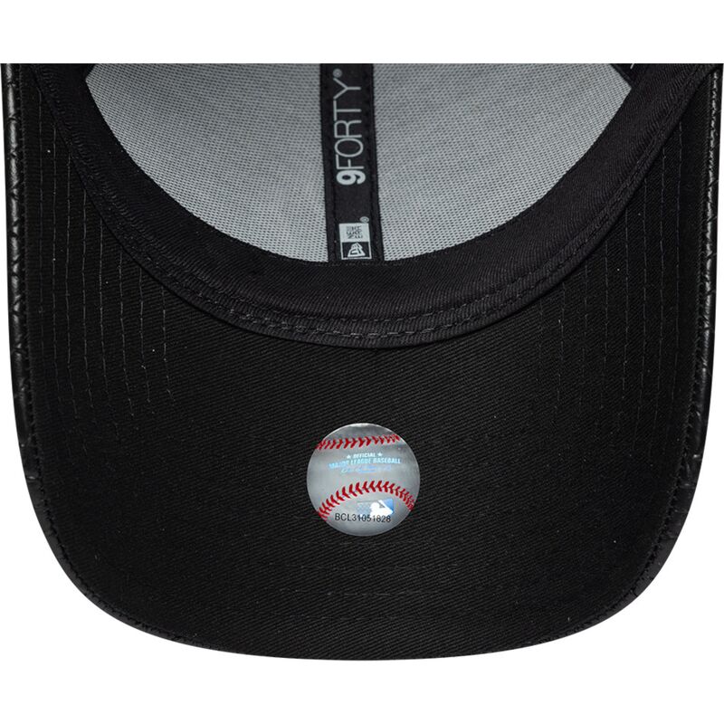 kapa-zaobljena-crna-snapback-9forty-pu-weave-new-york-yankees-mlb-new-era