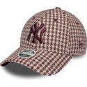 kapa-zaobljena-crvena-podesiv-9forty-m-crown-houndstooth-new-york-yankees-mlb-new-era